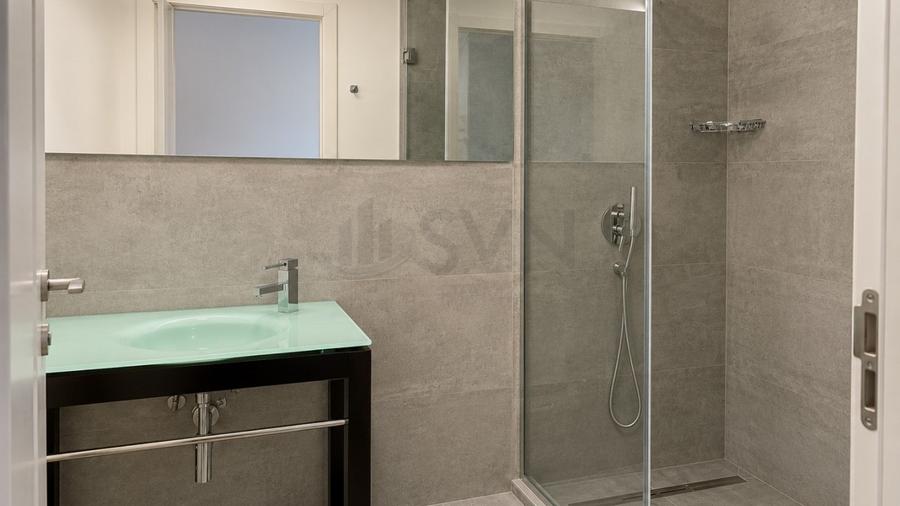 Apartament cu 5 camere decomandat, mobilat în Primăverii