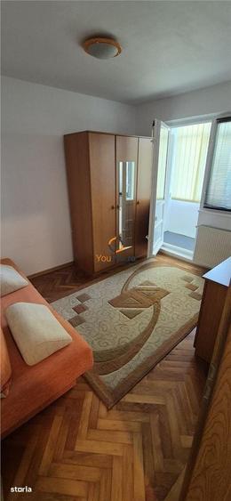 Apartament cu 3 camere semidecomandat în Complex Studențesc