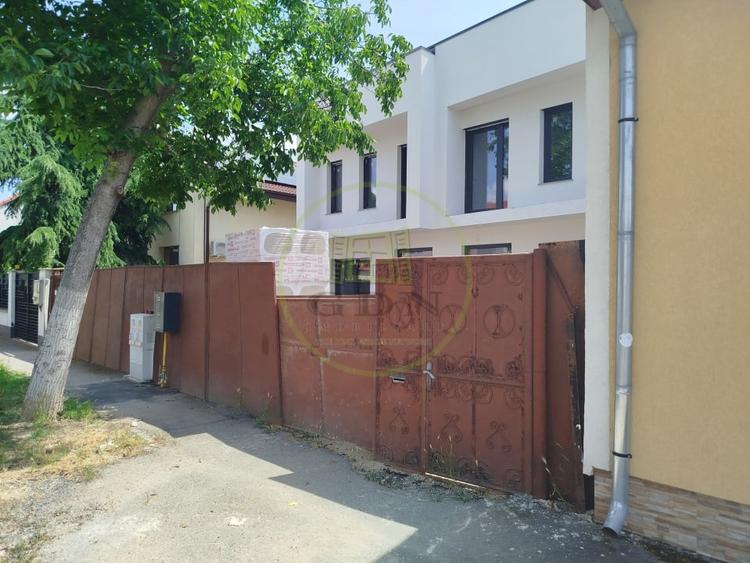 Duplex cu 10 camere cu Canalizare în Cantemir