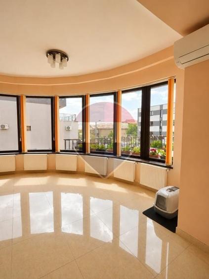 Casă individuală cu 12 camere cu Piscina în Fundeni