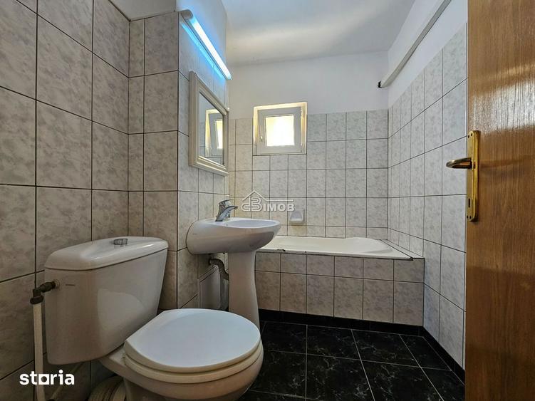 Apartament cu 3 camere decomandat în Micro 11