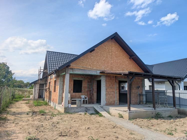 Casă individuală cu 4 camere cu Teren 350 Mp în Nord
