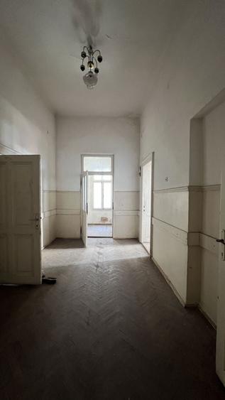 Casă individuală cu 13 camere cu Canalizare în Batistei