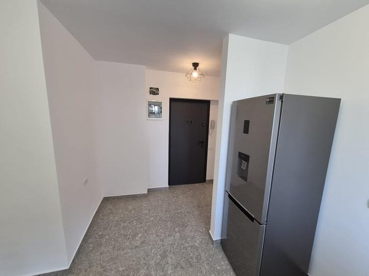Apartament cu 3 camere semidecomandat în Câmpia Libertății