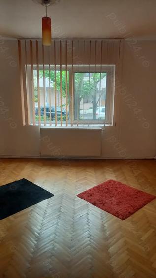 Apartament cu 4 camere decomandat în Otopeni