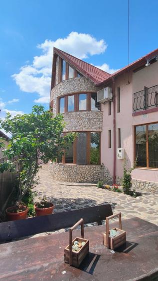 Casă cu 4 camere în Șendreni