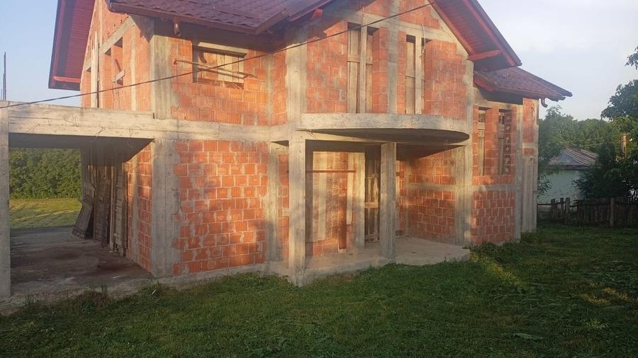 Duplex cu 5 camere cu Teren 2000 Mp în Central