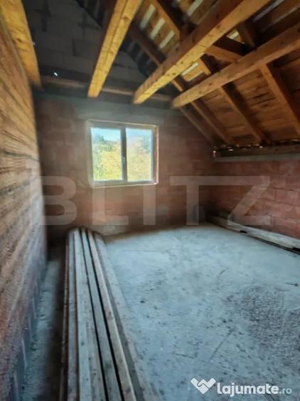 Casă cu 5 camere cu Teren 4000 Mp în Central