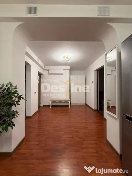 Apartament cu 4 camere decomandat în Central