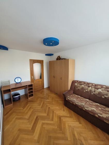 Apartament cu 3 camere semidecomandat în Bartolomeu