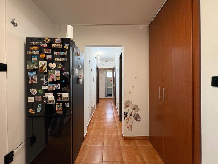 Apartament cu 3 camere decomandat în Apărătorii Patriei