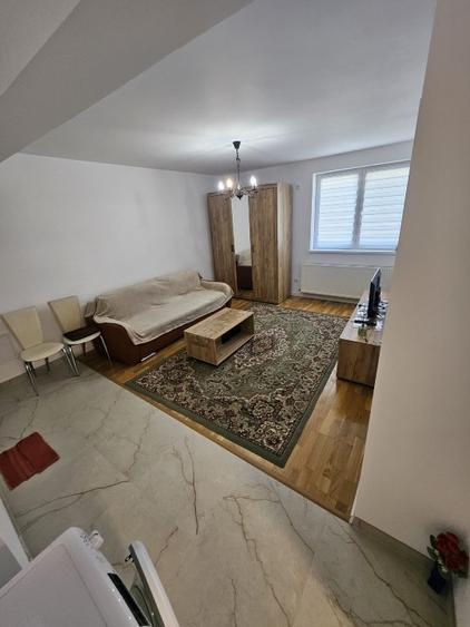 Apartament cu 2 camere semidecomandat în Cetate