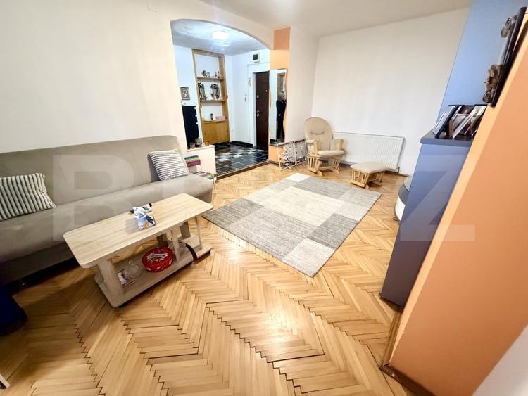 Apartament cu 3 camere decomandat, mobilat în Cugir
