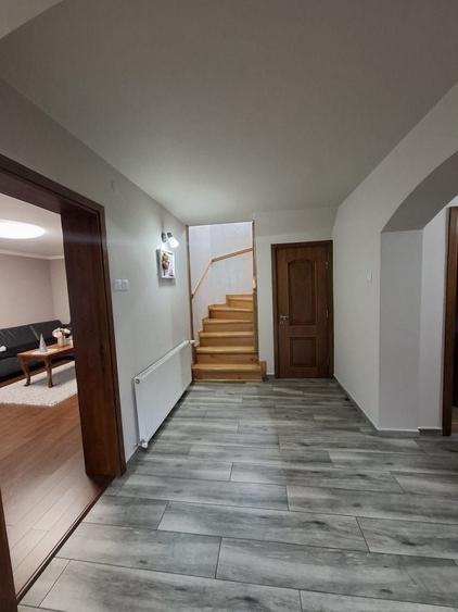 Casă cu 4 camere decomandat în Central