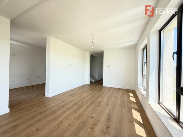 Duplex cu 5 camere cu Canalizare în Dumbrăvița