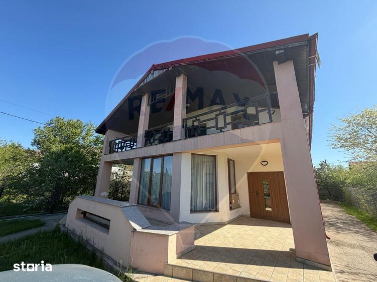 Casă cu 6 camere cu Teren 600 Mp în Brănești