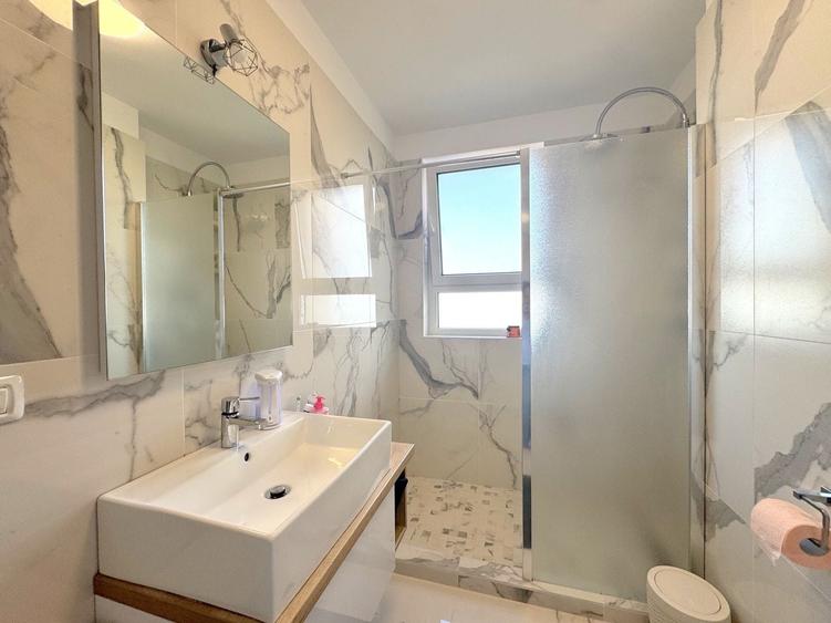 Apartament cu 2 camere semidecomandat, mobilat în Soarelui
