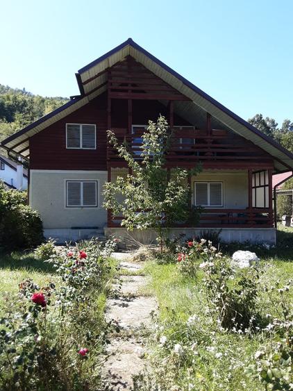 Casă individuală cu 4 camere cu Teren 2256 Mp în Gârcina