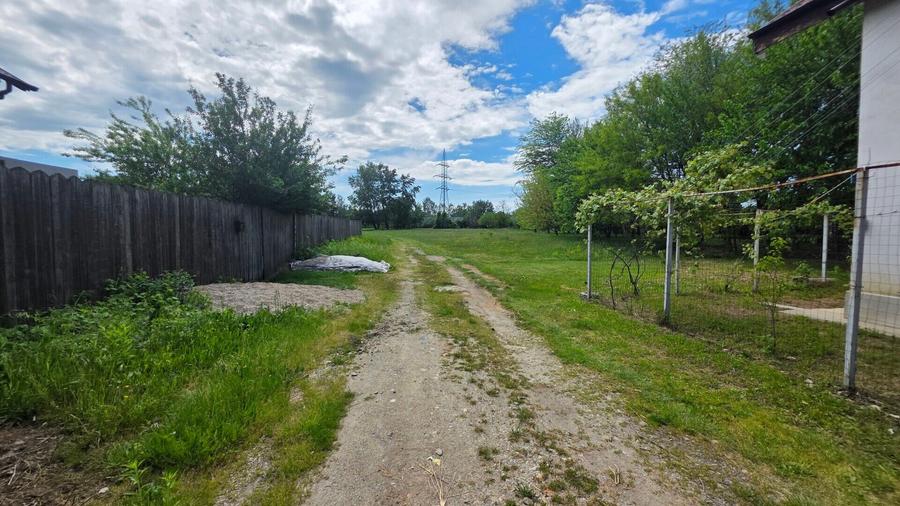 Teren Construcții intravilan de 2546 mp, în Zăvoi