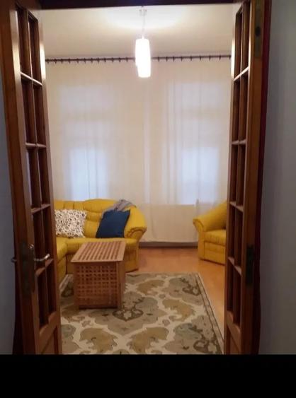 Apartament cu 2 camere semidecomandat, mobilat în 1 Mai