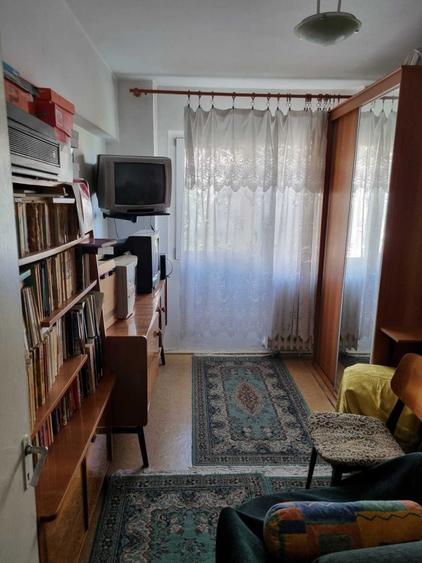 Apartament cu 4 camere decomandat în Lacul Tei