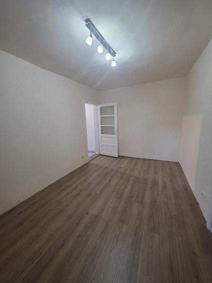 Apartament cu 4 camere nedecomandat în Central