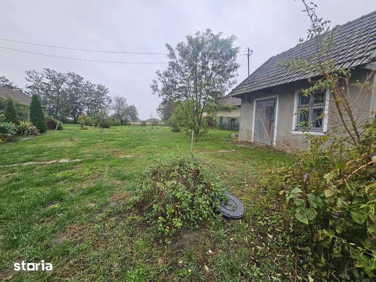 Casă cu 3 camere cu Teren 1000 Mp în Curtuișeni