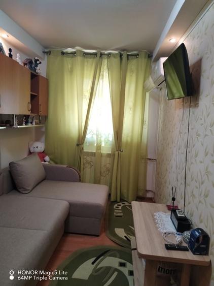 Apartament cu 2 camere decomandat în Cet