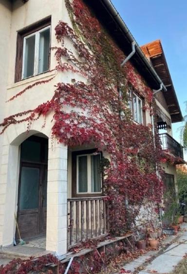 Casă individuală cu 5 camere cu Teren 1800 Mp în Bucșani