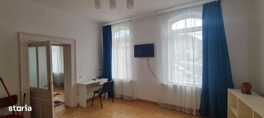Apartament cu 4 camere în Centrul Civic