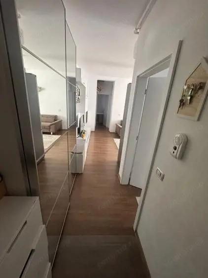 Apartament cu 3 camere semidecomandat în Girocului