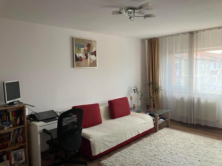 Apartament cu 2 camere decomandat, mobilat în Bucovina