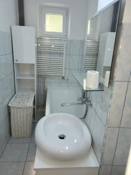 Apartament cu 3 camere semidecomandat în Republicii