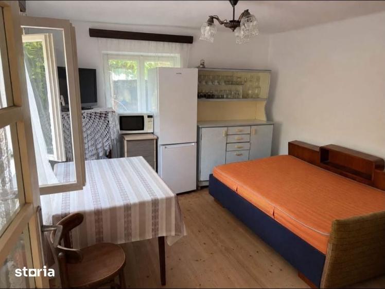 Casă cu 4 camere cu Teren 1300 Mp în Central
