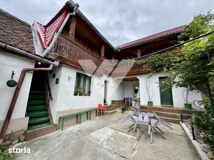 Casă cu 6 camere cu Teren 1130 Mp în Central