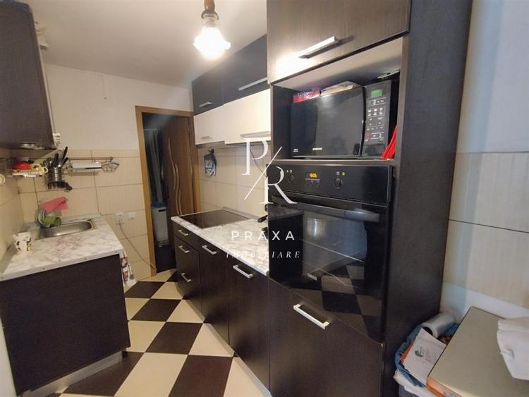Casă individuală cu 6 camere cu Teren 1300 Mp în Tăuți
