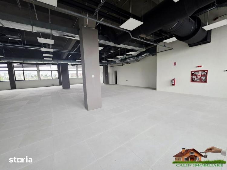 Spațiu comercial, de 1,250 mp, în Baza 3