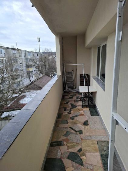Apartament cu 4 camere decomandat în Exterior Vest