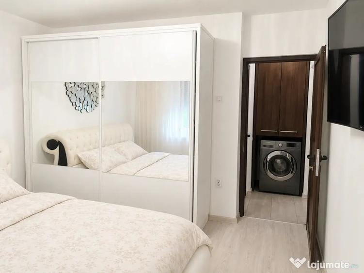 Apartament cu 3 camere decomandat în Calarași 4