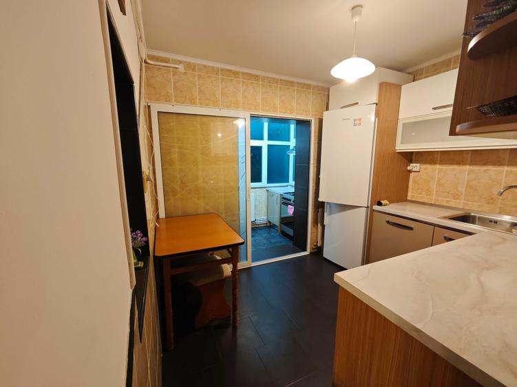 Apartament cu 3 camere decomandat în Oancea