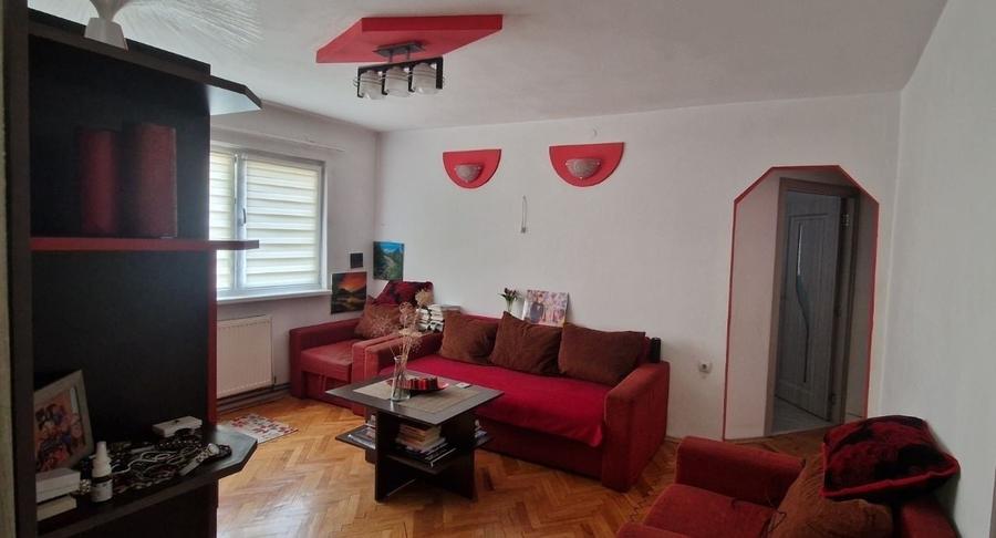 Apartament cu 3 camere semidecomandat în Ultracentral