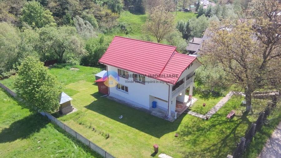 Casă cu 4 camere cu Teren 1800 Mp în Central