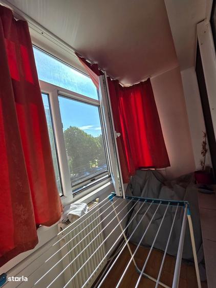 Apartament cu 4 camere semidecomandat în Tătărași