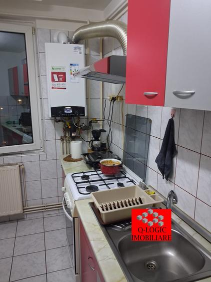 Apartament cu 2 camere decomandat în Tractorul