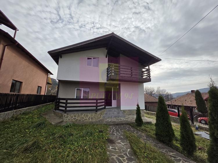 Casă individuală cu 4 camere cu Canalizare în Valea Doftanei