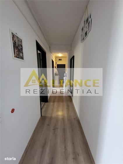 Apartament cu 3 camere decomandat în Berceni