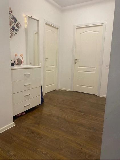 Apartament cu 3 camere semidecomandat în Florești