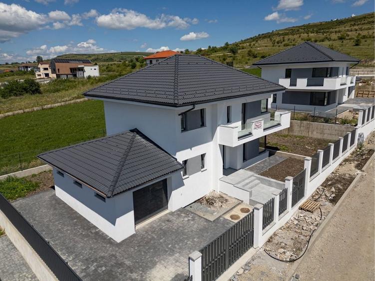 Casă cu 4 camere în Chinteni