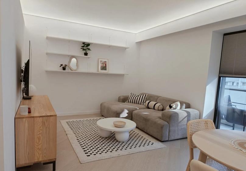 Apartament cu 3 camere semidecomandat, mobilat în Pipera