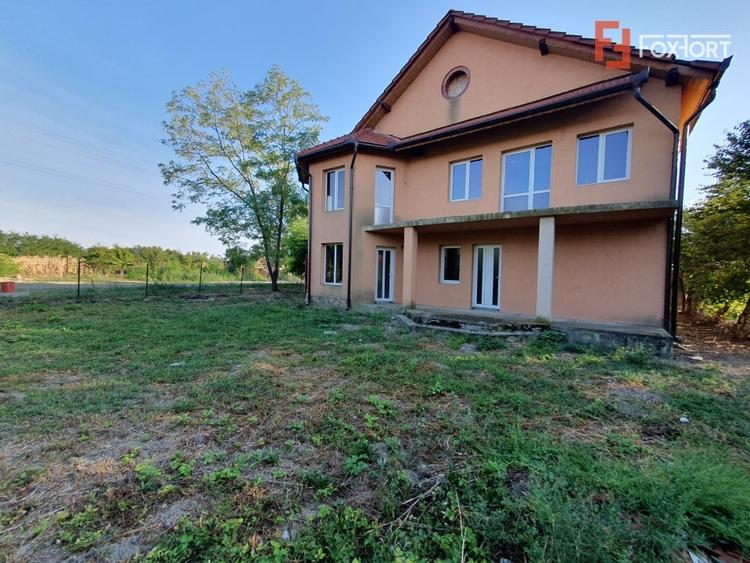 Casă individuală cu 5 camere cu Canalizare în Jebel